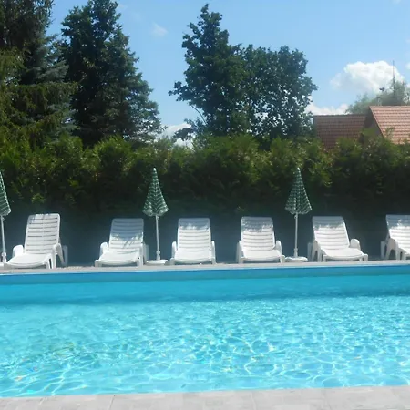 Mit Pool, Spielplatz Wlan Am Balatonufer, Direkt Am * Balatonmáriafürdő